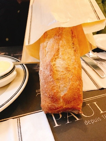 PAULレストラン台北 フランスパン