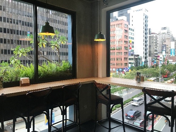 TOASTERiA CAFE パーティなどの貸切利用が可能です。