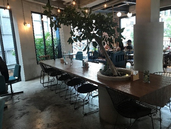 TOASTERiA CAFE DJブースあり。 週末にはDJイベントが行われるそうです。