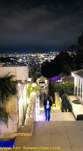屋頂上 この階段は写真撮影スポット。 記念写真はこちらでどうぞ。
