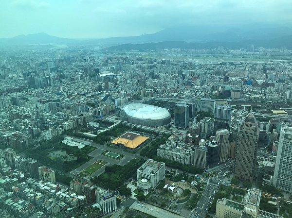 台北101 展望台 国父記念館の前の池、iPhoneっぽい