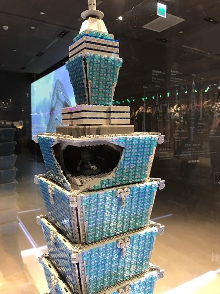 台北101 レゴ展 レゴの台北101、ダンパーも見えるように造られてます