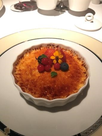 リビエラホテル 地中海牛排館 デザートはクレームブリュレ