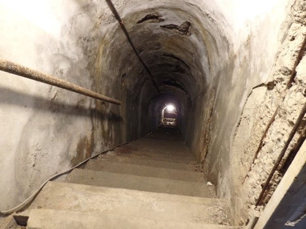 高雄軍事遺址(鼓山洞防空壕) 鍾乳石の階段に繋がっていました