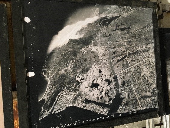 高雄軍事遺址(鼓山洞防空壕) 高雄が空爆された際の航空写真。本当に恐ろしいですね・・・。