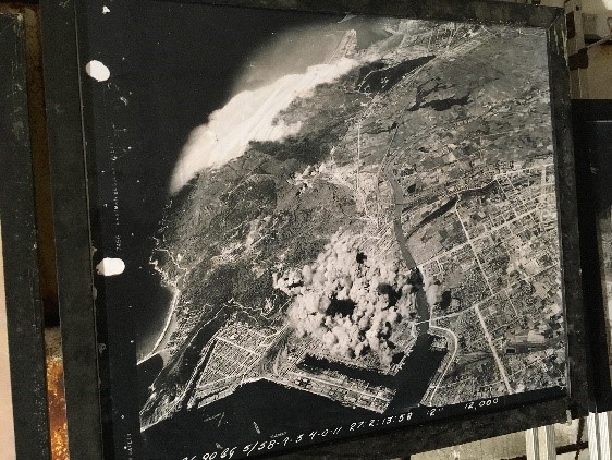 高雄軍事遺址（鼓山洞防空壕）　高雄が空爆された際の航空写真。本当に恐ろしいですね・・・。