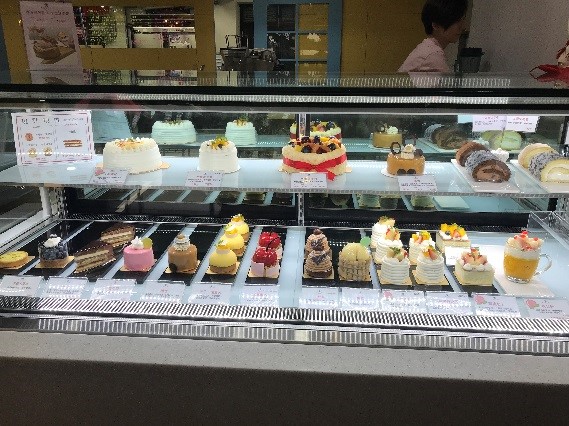 Manabu La patisserie 學堂洋菓子専門店　台湾の果物を使用したケーキは、季節ごとに商品が入れ変わります。
