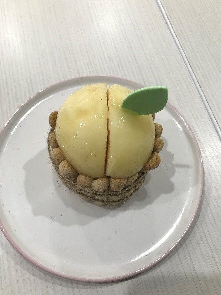 Manabu La patisserie 學堂洋菓子専門店　桃を丸ごと使ったチーズケーキ