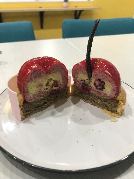 Manabu La patisserie 學堂洋菓子専門店　さくらんぼの実じゃなくて、ムースケーキ