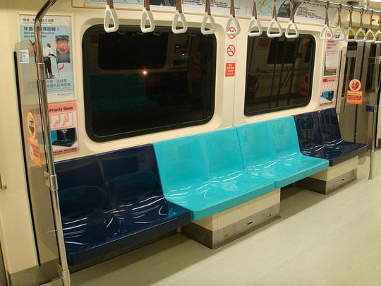 MRTでは博愛座の座席が色分けされている。濃い青が博愛座／wikipedia