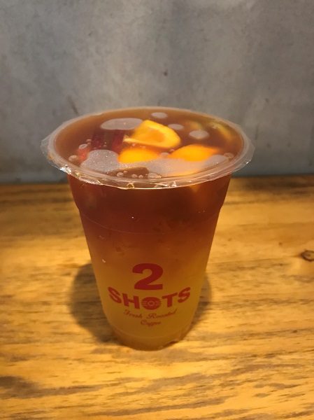 フレッシュフルーツティー（新鮮水果茶）　50元　TWO SHOTS COFFEE 東門店