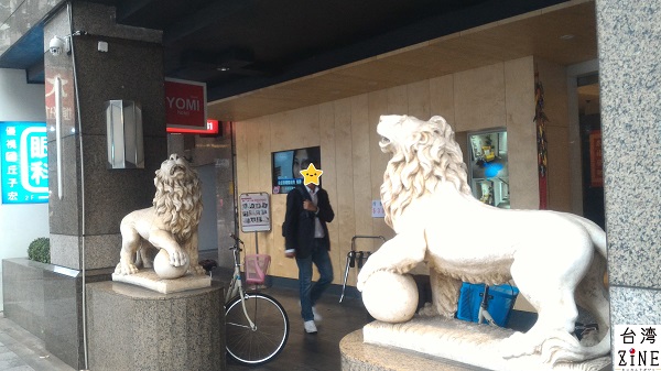 YOMI HOTEL（優美飯店）優美ホテル　2匹のライオンが目印