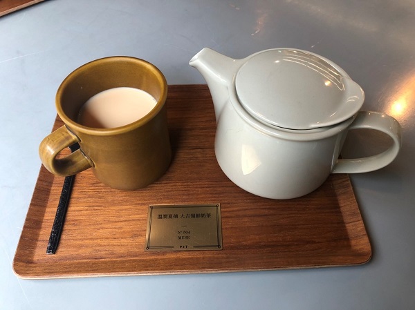 Paper & Tea 柏林選茶 溫潤夏摘 大吉嶺鮮奶茶 (ダージリン) 220元