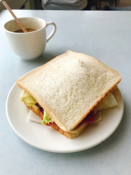 環山雅築 Mountain Lodge　朝食のサンドイッチ