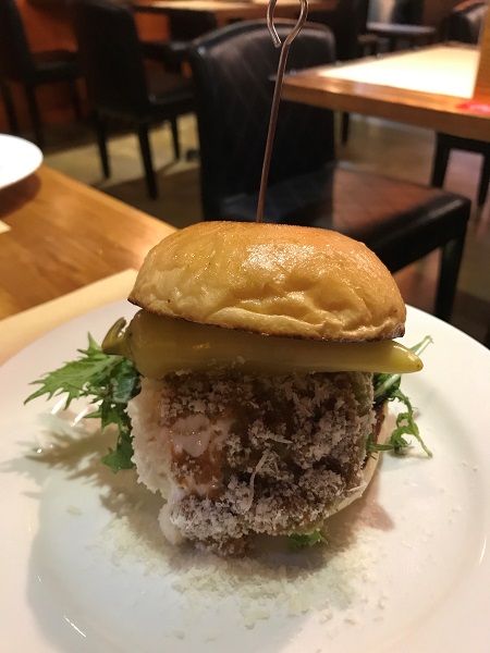 台北駅近くの「Oldies Burger」で本格アメリカンハンバーガーを頂きました