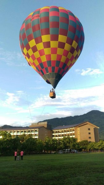 台東の鹿鳴温泉ホテルでは一年中熱気球に乗る事ができるよ（TIBF6）